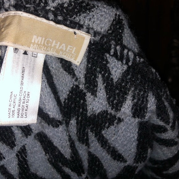 Michael Kors Infinity Scarf - Picture 3 of 3